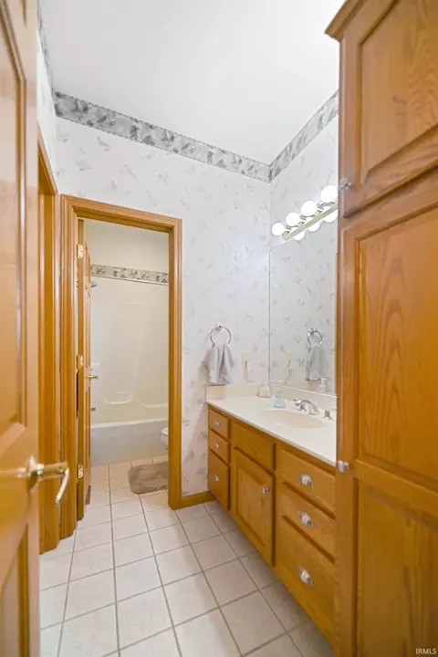 Bath - 13826 N 560 E, Syracuse, IN 46567 photo 4 of 4