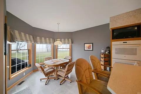 Dining - 13826 N 560 E, Syracuse, IN 46567 photo 3 of 4