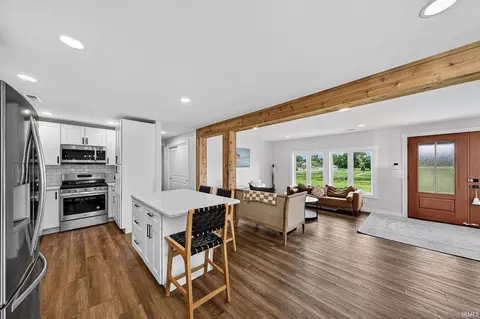 9061 E Hatchery Rd, Syracuse, IN 46567 photo 7