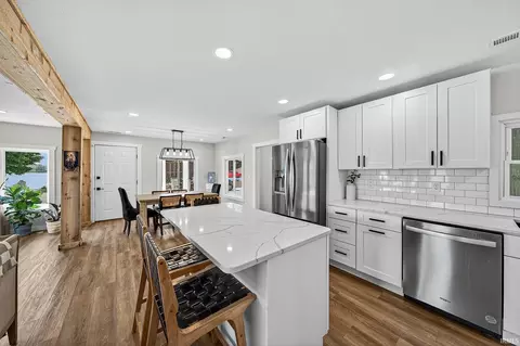 9061 E Hatchery Rd, Syracuse, IN 46567 photo 2