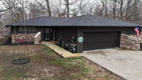 564 E Pink Magnolia Dr, Winona Lake, IN 46590
