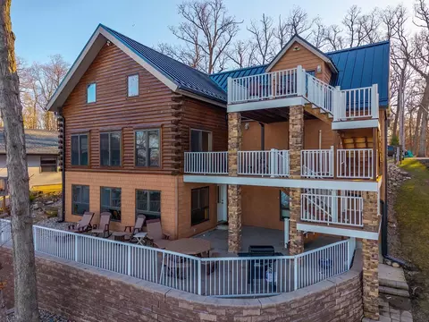 680 Lane 150h Hamilton Lk, Hamilton, IN 46742
