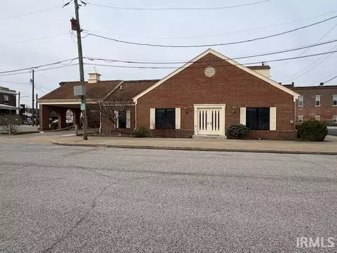 203 NE 1st St, Loogootee, IN 47553