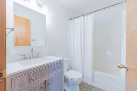 Bath - 5904 S Phyllis St, Bloomington, IN 47403 photo 1 of 1