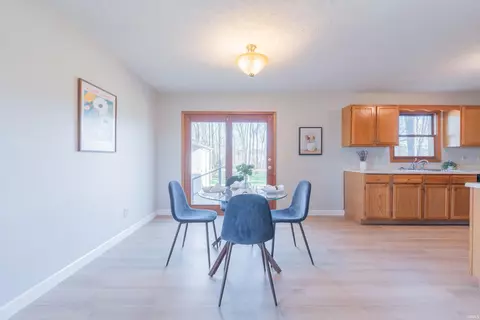 Dining - 5904 S Phyllis St, Bloomington, IN 47403 photo 1 of 2