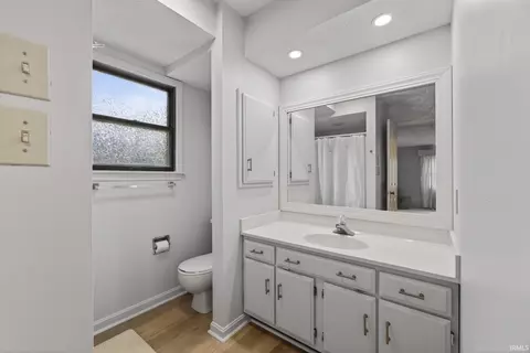Bath - 2244 E Cape Cod Dr, Bloomington, IN 47401 photo 4 of 5