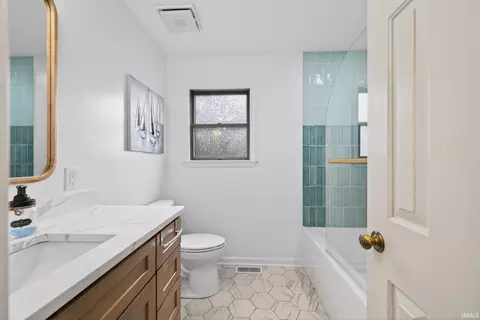 Bath - 2244 E Cape Cod Dr, Bloomington, IN 47401 photo 3 of 5