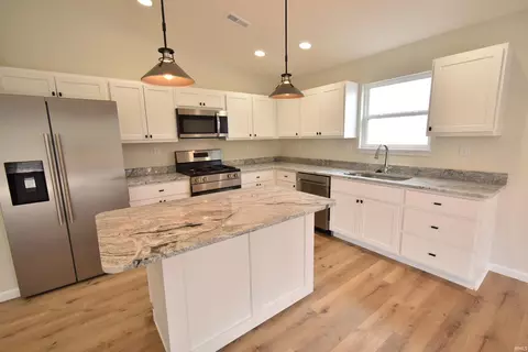 Kitchen - 994 E 8th St, Fowler, IN 47944 photo 5 of 6
