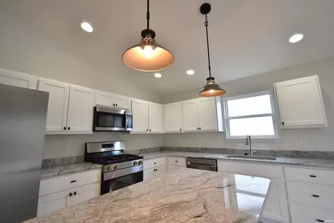 Kitchen - 994 E 8th St, Fowler, IN 47944 photo 3 of 6
