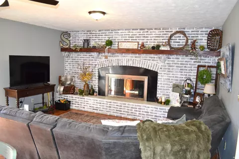 Living - 116 W North St, Delphi, IN 46923 photo 2 of 3
