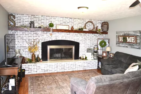 Living - 116 W North St, Delphi, IN 46923 photo 3 of 3