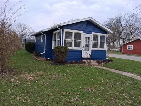 717 N Park St, Warsaw, IN 46580