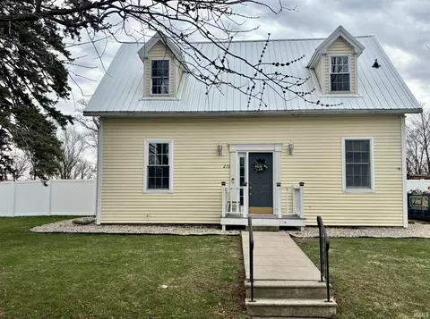 210 E Shackley St, Geneva, IN 46740