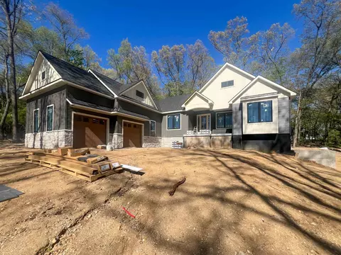 53300 Summer Breeze Dr, South Bend, IN 46637