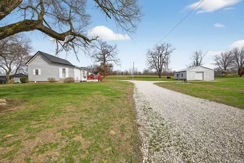 902 N 200 W Rd, Washington, IN 47501