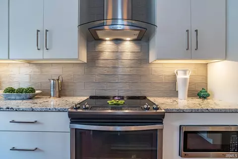 Kitchen - 3638 E Tamarron Dr, Bloomington, IN 47408 photo 3 of 7