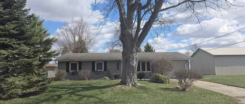 4220 Oak St, Woodburn, IN 46797