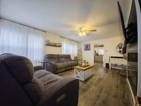 Living - 118 E 12th St, Mount Carmel, IL 62863 photo 1 of 2