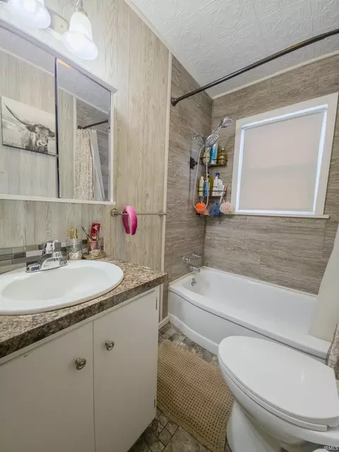 Bath - 118 E 12th St, Mount Carmel, IL 62863 photo 2 of 2