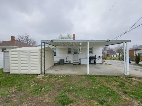 Exterior - 118 E 12th St, Mount Carmel, IL 62863 photo 2 of 4