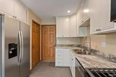 Kitchen - 50944 Pine Meadows Dr, Granger, IN 46530 photo 1 of 2