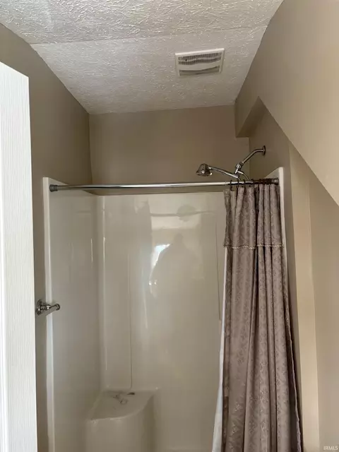 Bath - 1110 E Lingle St, Fowler, IN 47944 photo 2 of 3
