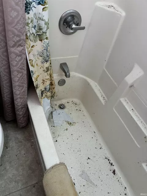 Bath - 1110 E Lingle St, Fowler, IN 47944 photo 1 of 3