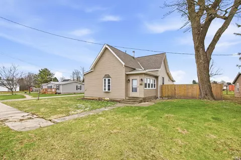 105 E Adams St, Kirklin, IN 46050