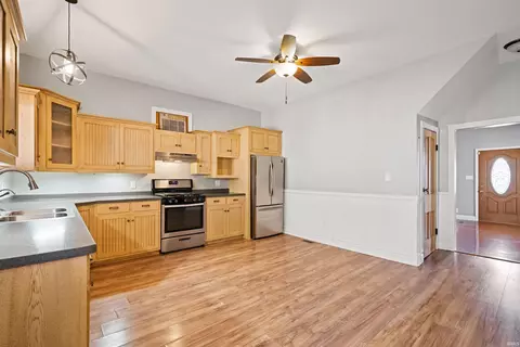 121 W Walnut St, Flora, IN 46929 photo 8