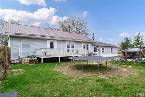 907 E Locust St, Fort Branch, IN 47648