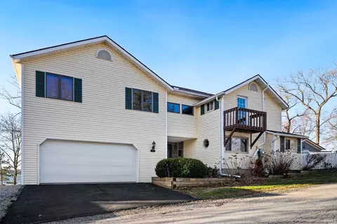 9260 E 430 S, Wolcottville, IN 46795