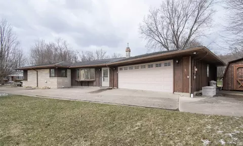 Exterior - 220 N Baum St, Avilla, IN 46710 photo 2 of 8