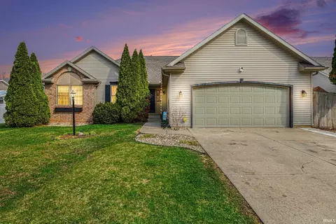 1809 Elizabethan Ct, South Bend, IN 46614