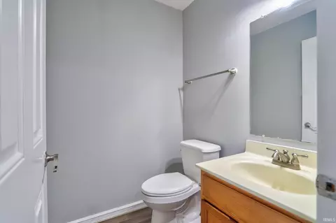 Bath - 4180 Timberpoint Ct, Jasper, IN 47546 photo 2 of 5