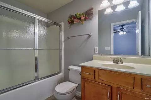 Bath - 4180 Timberpoint Ct, Jasper, IN 47546 photo 4 of 5