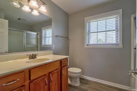 Bath - 4180 Timberpoint Ct, Jasper, IN 47546 photo 3 of 5