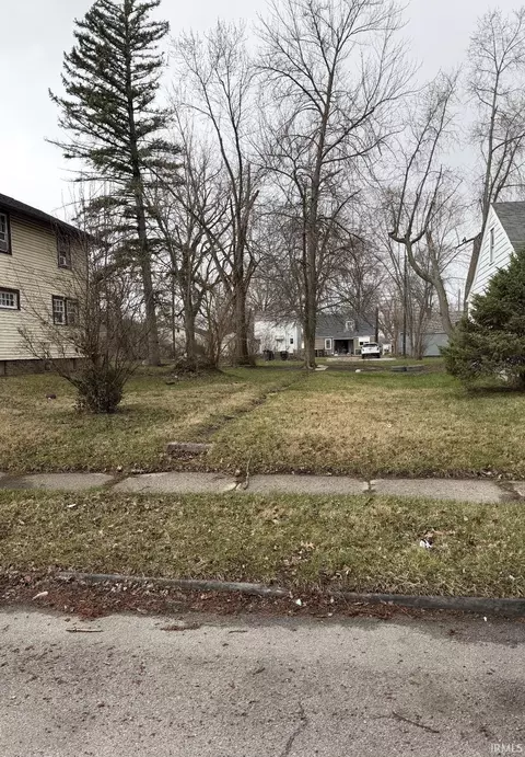 3922 Smith St, Fort Wayne, IN 46806