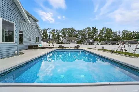 16886 Willow Ridge Trl, Fort Wayne, IN 46845