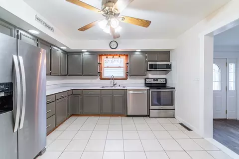 Kitchen - 4503 W Yoder Rd, Yoder, IN 46798 photo 2 of 3