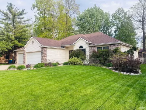 1401 Sanders Dr, Auburn, IN 46706