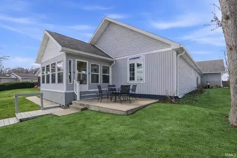 5671 N Stahl Rd, Monon, IN 47959