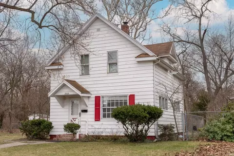 2518 Rogers St, South Bend, IN 46628