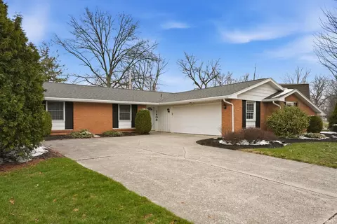 1409 Lake Forest Dr, Fort Wayne, IN 46815
