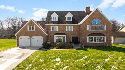 17470 Skyline Dr, South Bend, IN 46614