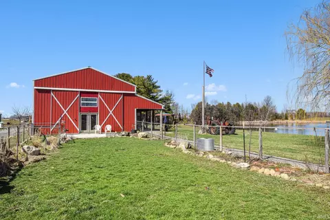 10647 Hawthorn Rd, Plymouth, IN 46563
