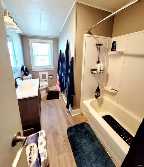 Bath - 409 Franklin St, Delphi, IN 46923 photo 3 of 3
