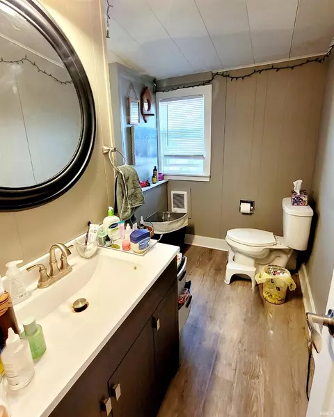 Bath - 409 Franklin St, Delphi, IN 46923 photo 1 of 3