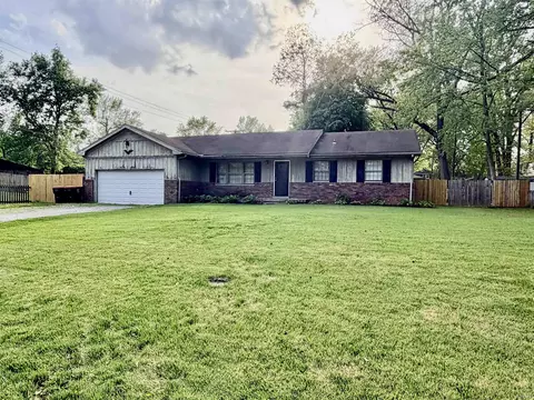 715 Carole Pl, Newburgh, IN 47630
