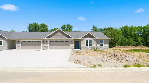 1403 E Boulder Run, Columbia City, IN 46725