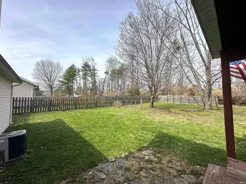 Exterior - 367 E Cardinal Glen Dr, Bloomington, IN 47401 photo 2 of 3